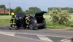 Une voiture hybride menace de prendre feu à l’entrée d’Annezin