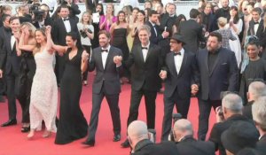 Cannes: le jury des longs-métrages sur le tapis rouge, pour la cérémonie de clôture