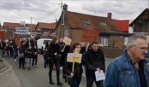 Une centaine de parents d'élèves et élus ont manifesté contre la fermeture d'une classe à Arleux