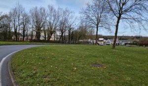doullens : blocage rond-point Nationale 25