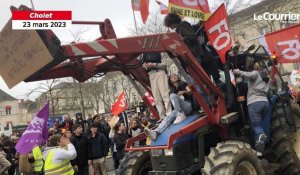 VIDÉO. Réforme des retraites : grèves du 23 mars, à Cholet, les lycéens en tête du cortège 