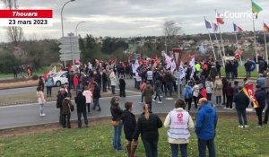 VIDÉO. Mobilisation du 23 mars : à Thouars, les 1 200 manifestants prennent possession de la route