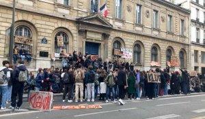 Retraites: blocage du lycée Condorcet à Paris