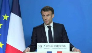 Retraites: pour Macron, "le pays ne peut pas être à l'arrêt", "nous continuons d'avancer"