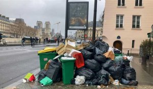 Retraites: les poubelles parisiennes débordent malgré le début des réquisitions