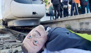 Retraites: des manifestants bloquent les voies ferrées à Nice