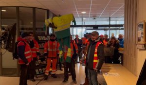 VIDÉO. Réforme des retraites. Des agents de Lannion-Trégor communauté se rendent au siège de l'agglo