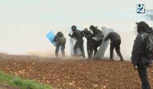 Bassines: premiers affrontements entre manifestants et forces de l'ordre à Sainte-Soline