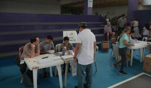 Les Équatoriens votent à l'ouverture des bureaux de vote
