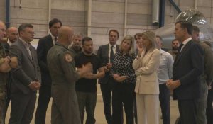 Pays-Bas: Zelensky assiste à la présentation d'un avion de combat avec le PM Mark Rutte