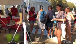 Festival des Accroche-cœurs à Angers. Avec la chaleur, ce bar à eau permet d'éviter le coup de chaud