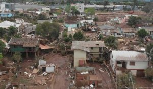 Brésil: après le passage d'un cyclone, l'heure au nettoyage des dégâts