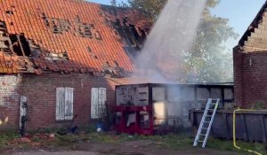 Boeschèpe : un corps de ferme servant pour du stockage prend feu mercredi 23 août au matin