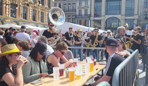 Braderie de Lille : on mange les moules-frites en musique sur la Grand-Place