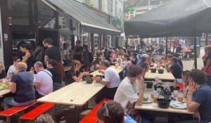Lille : place Philippe Lebon, en bordure de la Braderie, un grand spot de Moules frites pris d’assaut dès midi