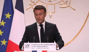 Macron "salue" le travail de l'ambassadeur de France toujours en poste à Niamey