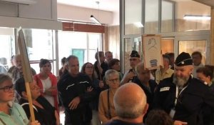 VIDÉO. Les soutiens d'une famille albanaise expulsée manifestent à la sous-préfecture de Lorient