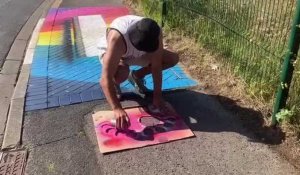 Saint-Pol-sur-Mer: l'artiste Yori décore les trottoirs