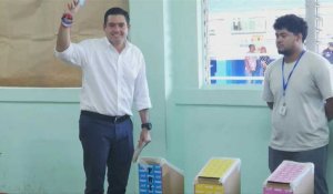 Présidentielle au Panama : le candidat José Gabriel Carrizo vote