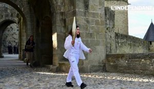 JO 2024 : Olivia Ruiz, porteuse de la flamme olympique, a allumé le chaudron à Carcassonne