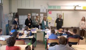 Nicola Sirkis en visite surprise à l'école de Richebourg