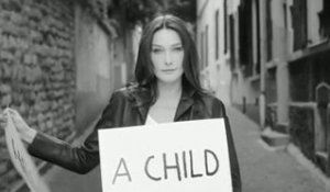 Carla Bruni dans la campagne "Naître sans le VIH"