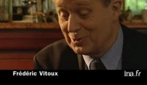 Frédéric Vitoux : Des dahlias rouge et mauve