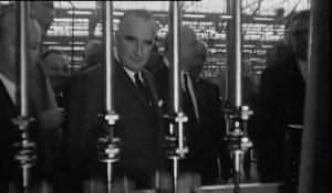 Survol des usines Simca - Inauguration de l'usine lors du voyage de M.Pompidou