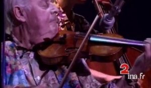 Stephane Grappelli fête ses 85 ans au festival de jazz de Juan-les-Pins
