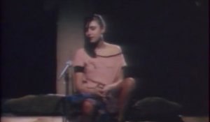 Jeanne Mas speakerine sur une "Uomo TV" TV italienne - Archive vidéo INA