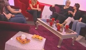 Hilarant La Comedie A Sketchs Like Moi Regarde La Photo Du Bebe Sur Orange Videos