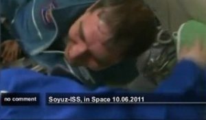 Soyuz arrive à la station spatiale... - no comment