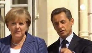 Angela Merkel à l'Elysée pour un sommet de crise sur...
