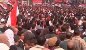 Egypte : des milliers de manifestants contre l'armée...
