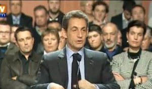 Sarkozy tacle de "sectarisme" de ses opposants