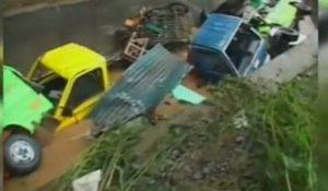 Philippines: une tempête tropicale provoque la mort de...