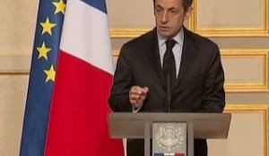 Sommet de crise : Sarkozy sur le terrain social, les...