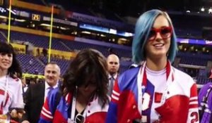 Katy Perry ressemble à une Barbie au Super Bowl