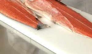 Technique de cuisine : Lever les 2 filets d'un saumon