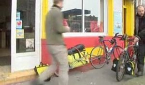 Dieppe : deux journalistes à vélo font leur carnet de campagne