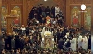 Égypte : Des milliers de coptes aux obsèques de...