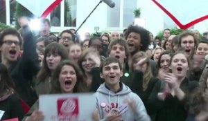 Ambiance au siège du Parti socialiste pendant l'annonce des résultats du premier tour des élections législatives