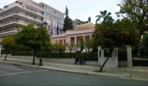 Grèce : la troïka des créanciers demande à Athènes...