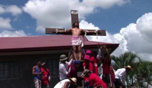 Philippines : scènes de crucifixion pour le Vendredi saint