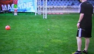 Lionel Messi contre... un robot gardien de but !