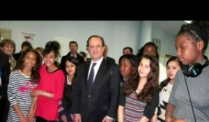 Les collégiens des Mureaux chantent pour François Hollande