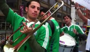 La présentation de la coupe d'Europe dans les rues de Dublin