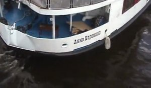 Collision entre deux bateaux de touristes à Moscou