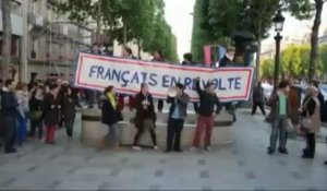 Action surprise des anti-mariage pour tous sur les Champs-Elysées