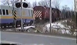 Le conducteur du train qui saute en pleine marche !! Accident ferroviaire!!
